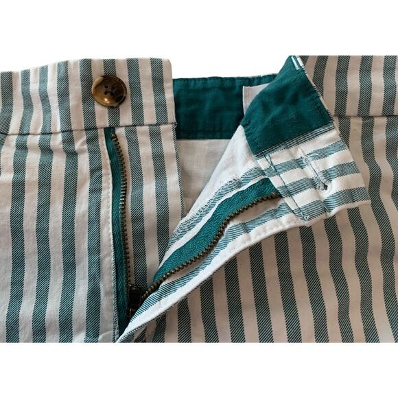 OLD NAVY EVERYDAY SHORT, WOMENS, 4, GREEN & WHITE VERTICAL STRIPES, MID-RISE - Picture 2 of 10